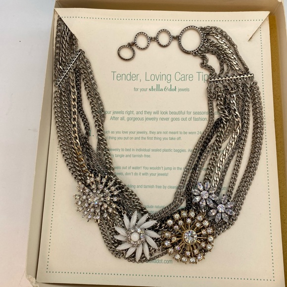 Stella & dot Necklace - Picture 2 of 4